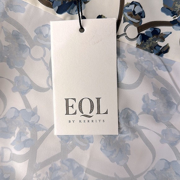 NWT - fresh out the 💼! Journey button, front shirt, printed! Vanilla poppy rein - Picture 14 of 17